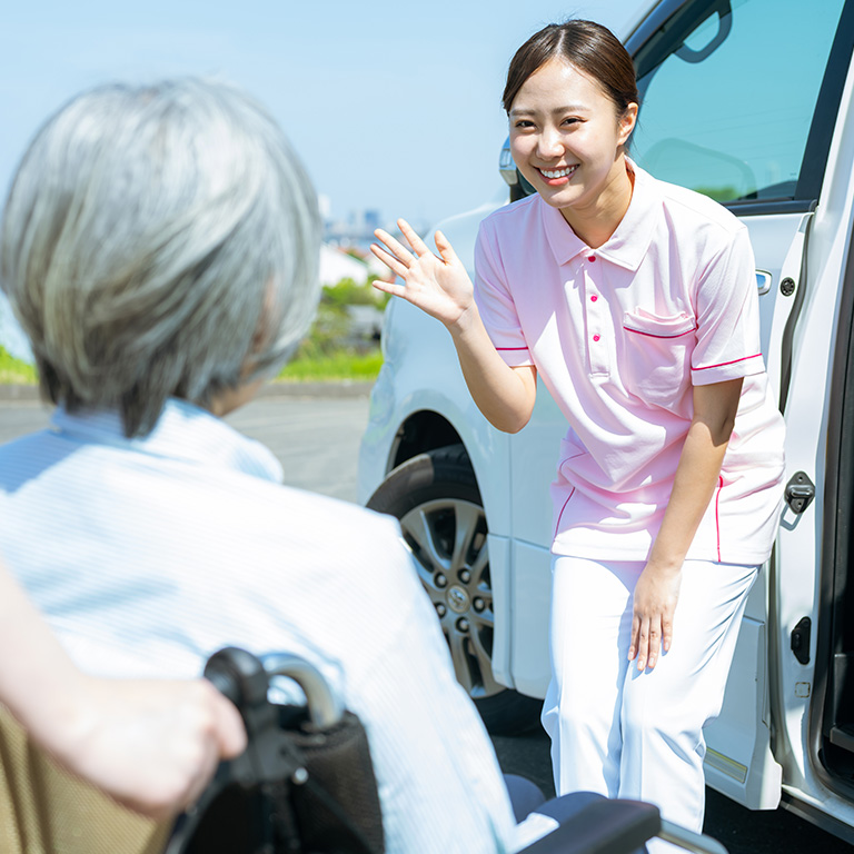 居住型施設と通所型施設の違い